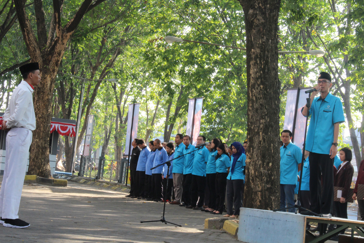 Institut Informatika Indonesia (IKADO) | Upacara Pengibaran Bendera